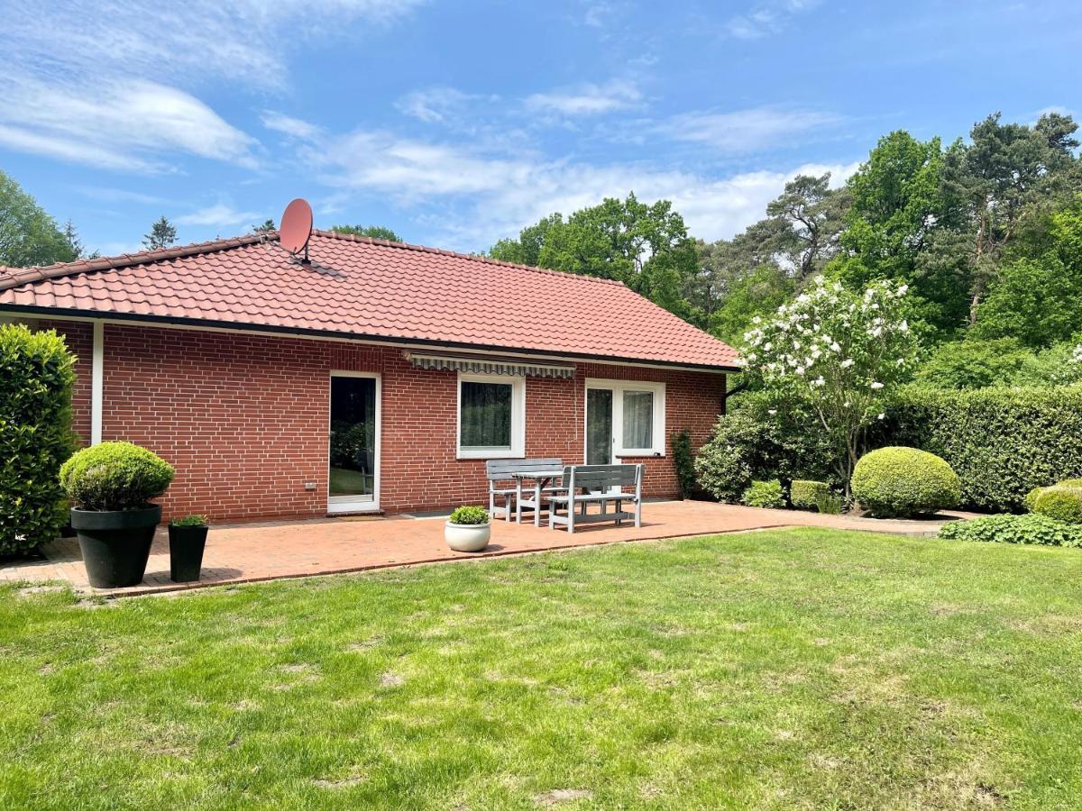 Landhaus Am Wald Mit Garten Mit 1 Schlafnische Und 1 Schlafzimmer Aurich Exterior photo
