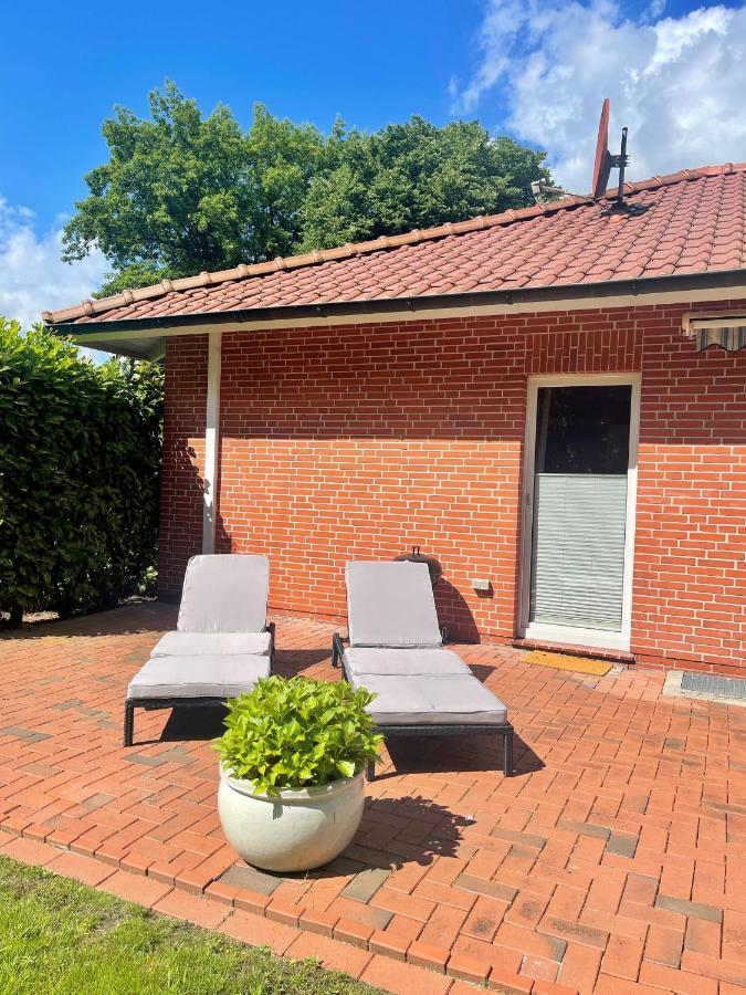 Landhaus Am Wald Mit Garten Mit 1 Schlafnische Und 1 Schlafzimmer Aurich Exterior photo